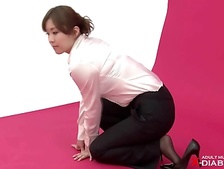 Creamy Skin and Sexy Curves: Japanese Enchantress Maki in Nude Photo Shoot