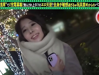Iumi Narita in Hotwife Adventures - Borrowing a Mobile Battery for Selfie Beauty and Paco Paco Fun at the Aquarium!