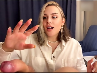 Cum like a champion with the sultry stepmom you've always wanted - exclusive handjob session